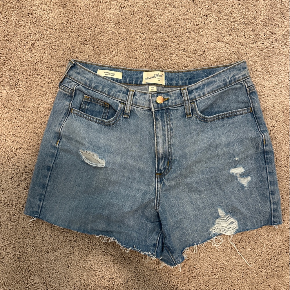 Cutoff jean shorts